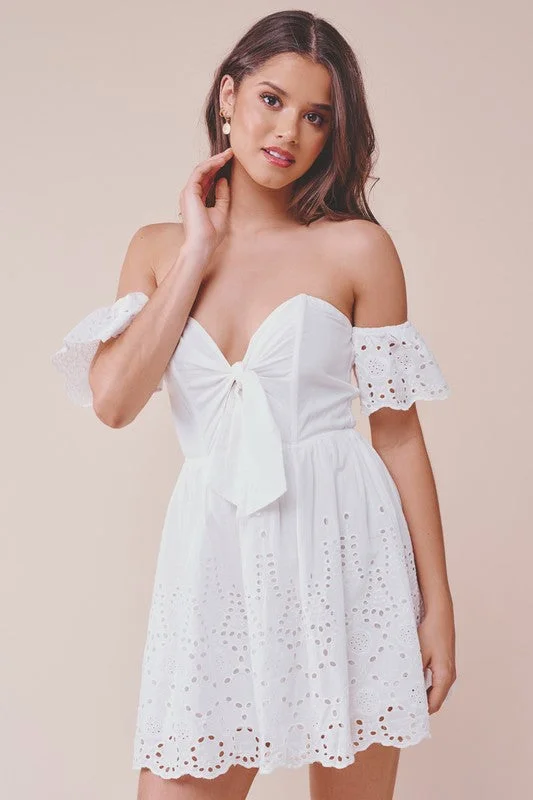 Fashion Summer Off Shoulder Tie-Up Lace White Dress Lace Dress Fit